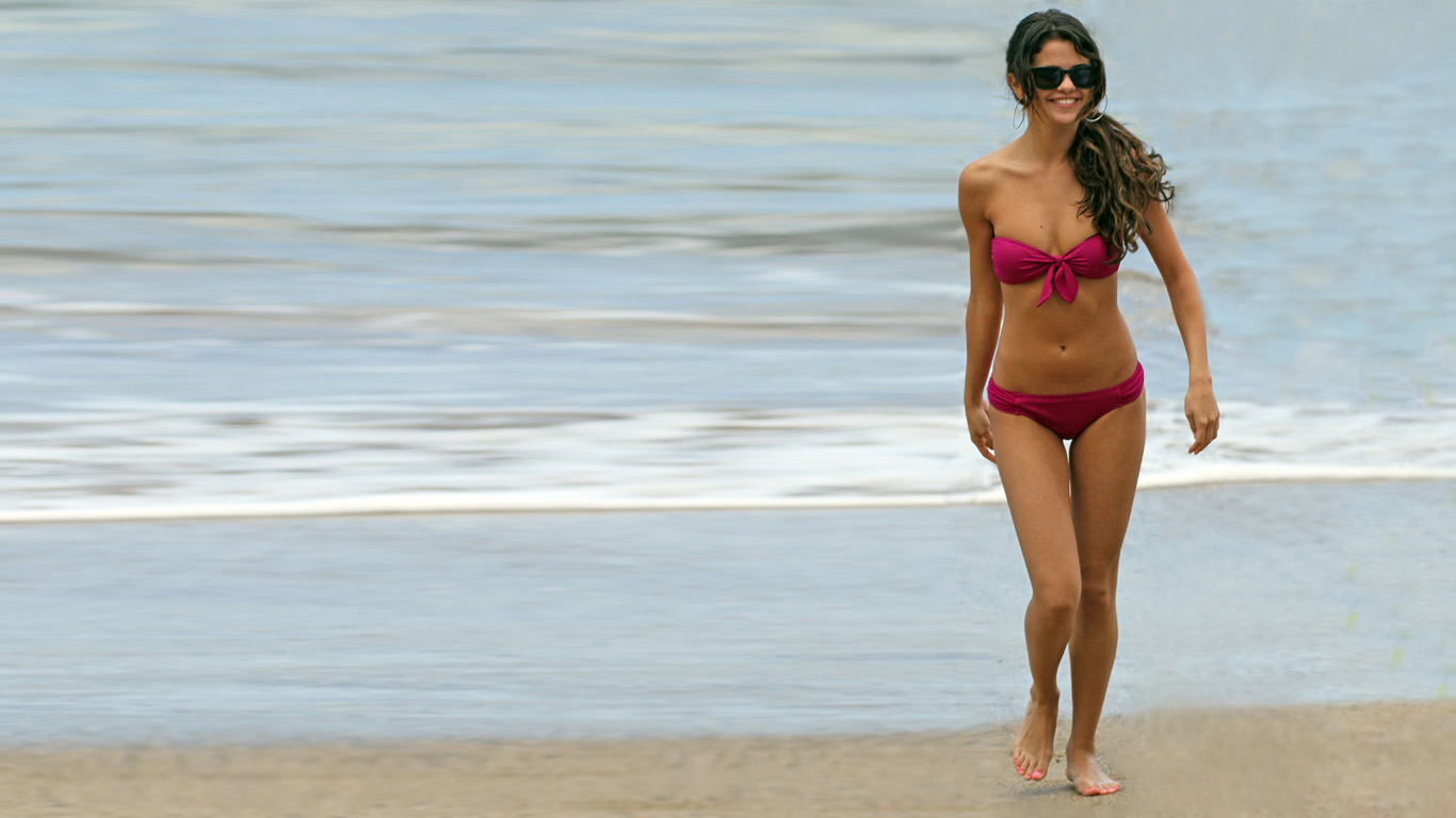 Selena Gomez 2012 : Selena Gomez – Pink Bikini Wallpapers-02